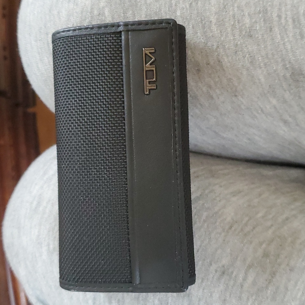 Tumi key case wallet
